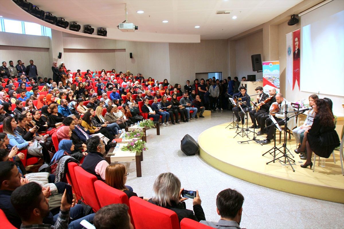Kilis\'te Kadına yönelik şiddete dikkat çekmek adına müzik dinletisi