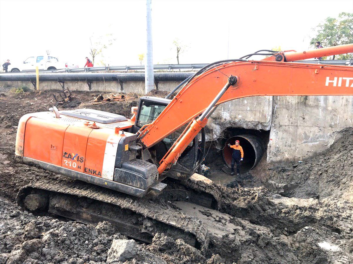 Kocaeli\'de toprak altında kalan işçi hayatını kaybetti