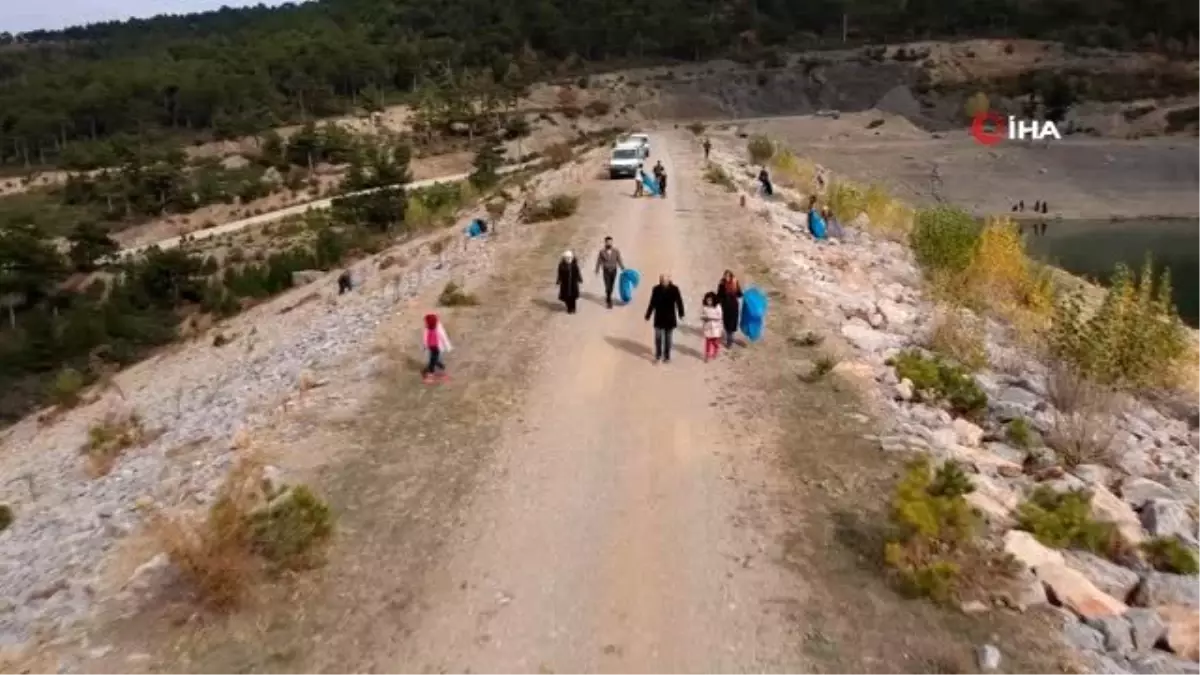 Konya\'da aileler çocuklarıyla 1 ton çöp topladı