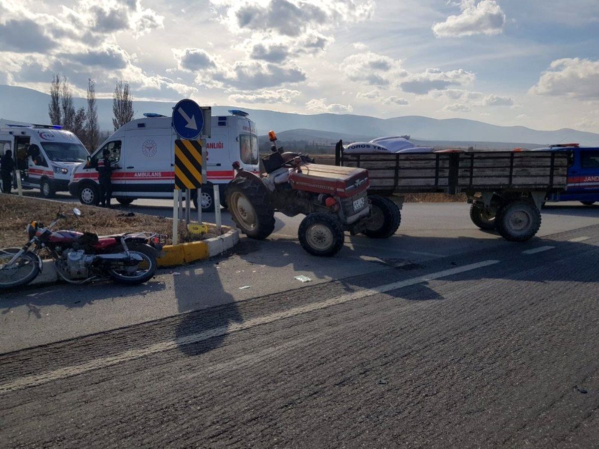 Konya\'da motosikletle traktör çarpıştı: 1 ölü, 1 yaralı