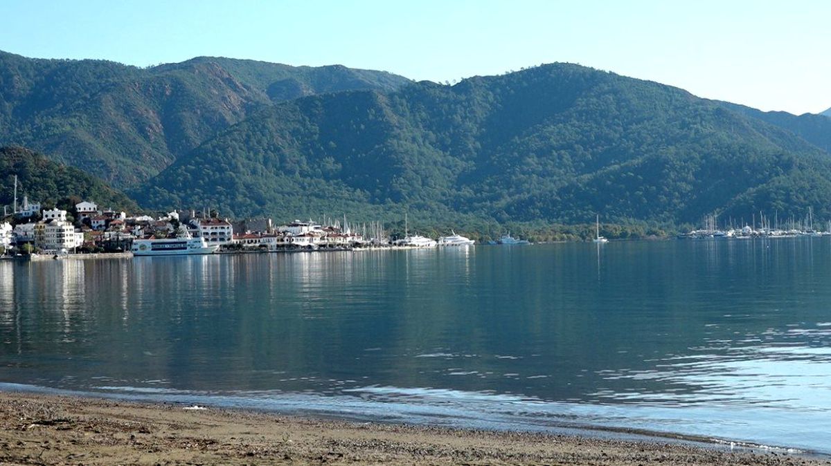 Marmaris\'te kış ortasında deniz keyfi