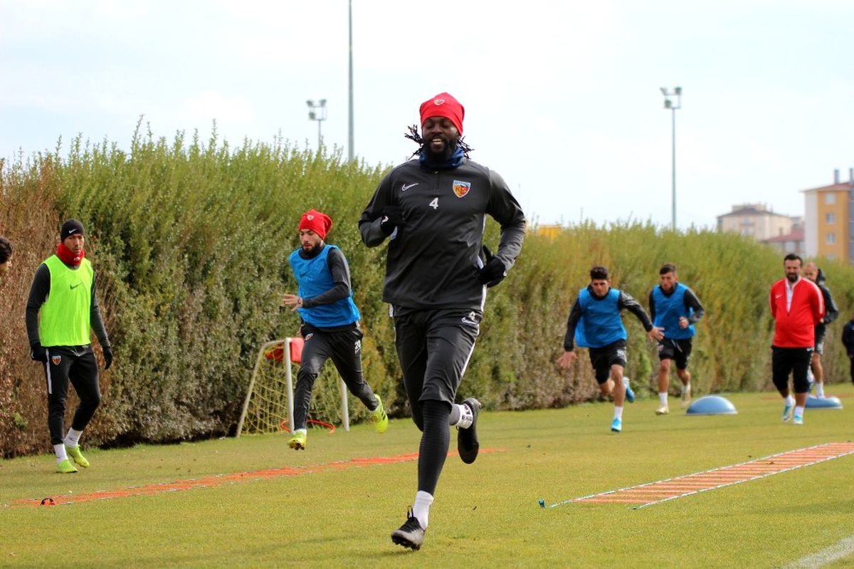 Mensah: "Kayserispor\'da mutluyum"