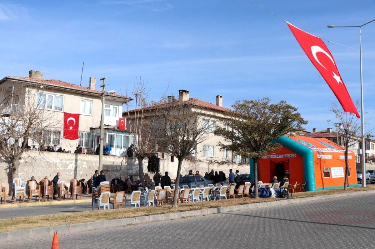 Nevşehirli şehidin mahallesi Türk bayraklarıyla donatıldı