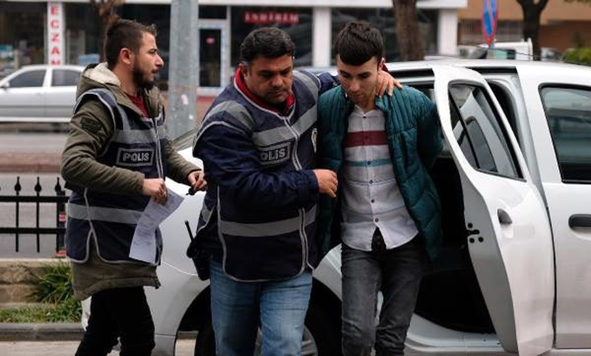 Otobüs muavini ve arkadaşı, Afgan çobanı dövüp, parasını gasbetti