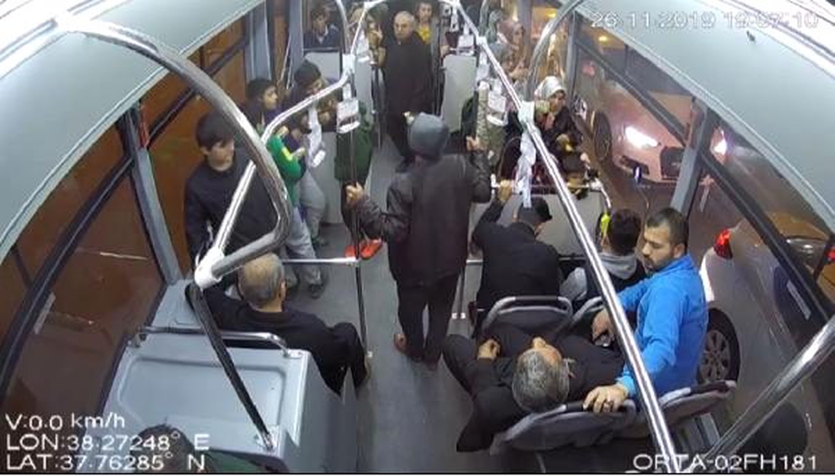 Otobüs şoförü, kalp krizi geçiren yolcuya hastaneye yetiştirdi