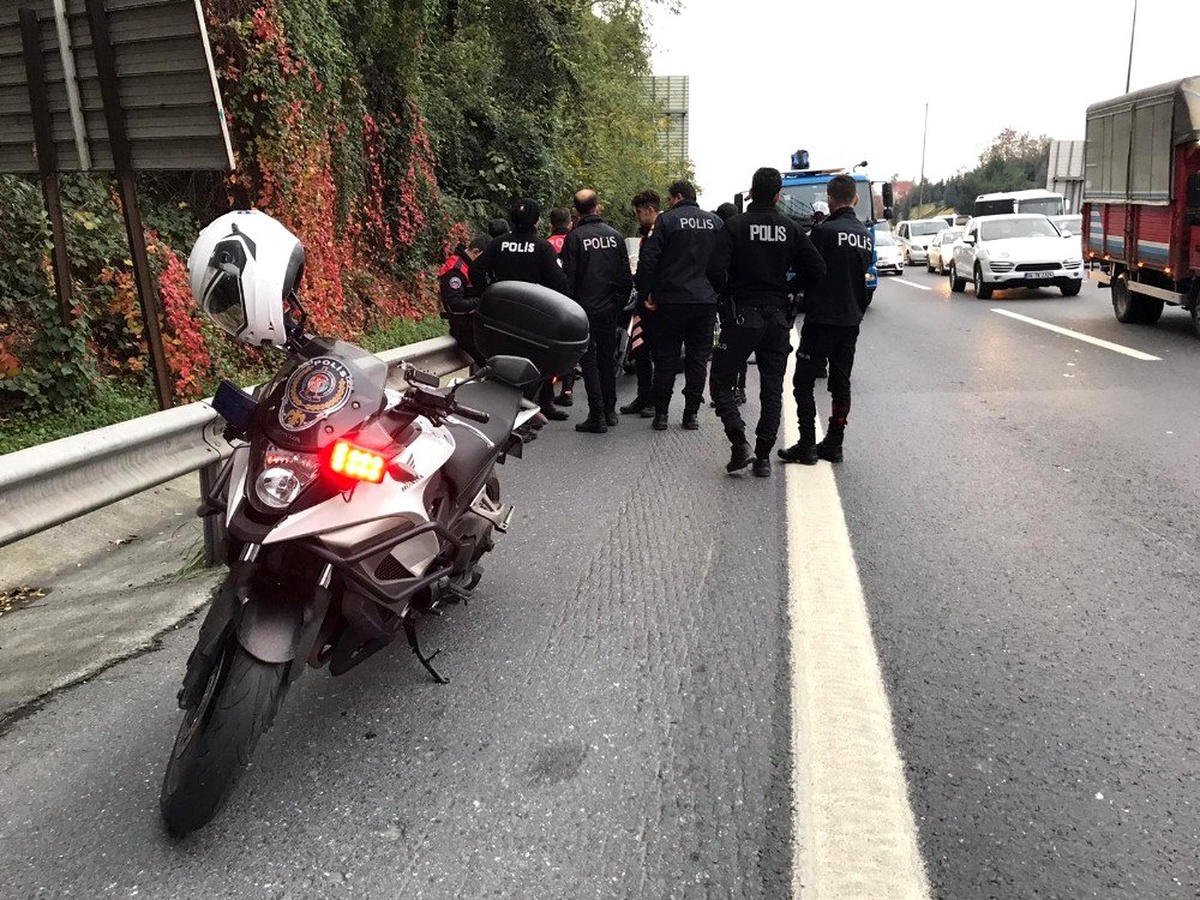 (Özel) Motosikletli polise bir başka motosikletli polis çarptı: 2 polis yaralı