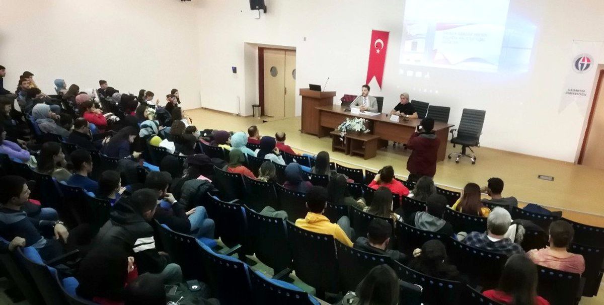 Prof. Dr. Okay, GAÜN\'lü iletişimcilerle bir araya geldi