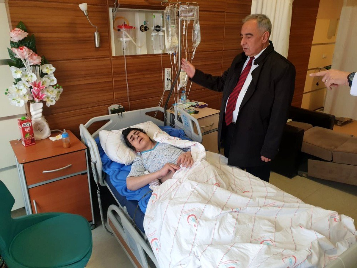 Rektör Turgut hastaları ziyaret etti