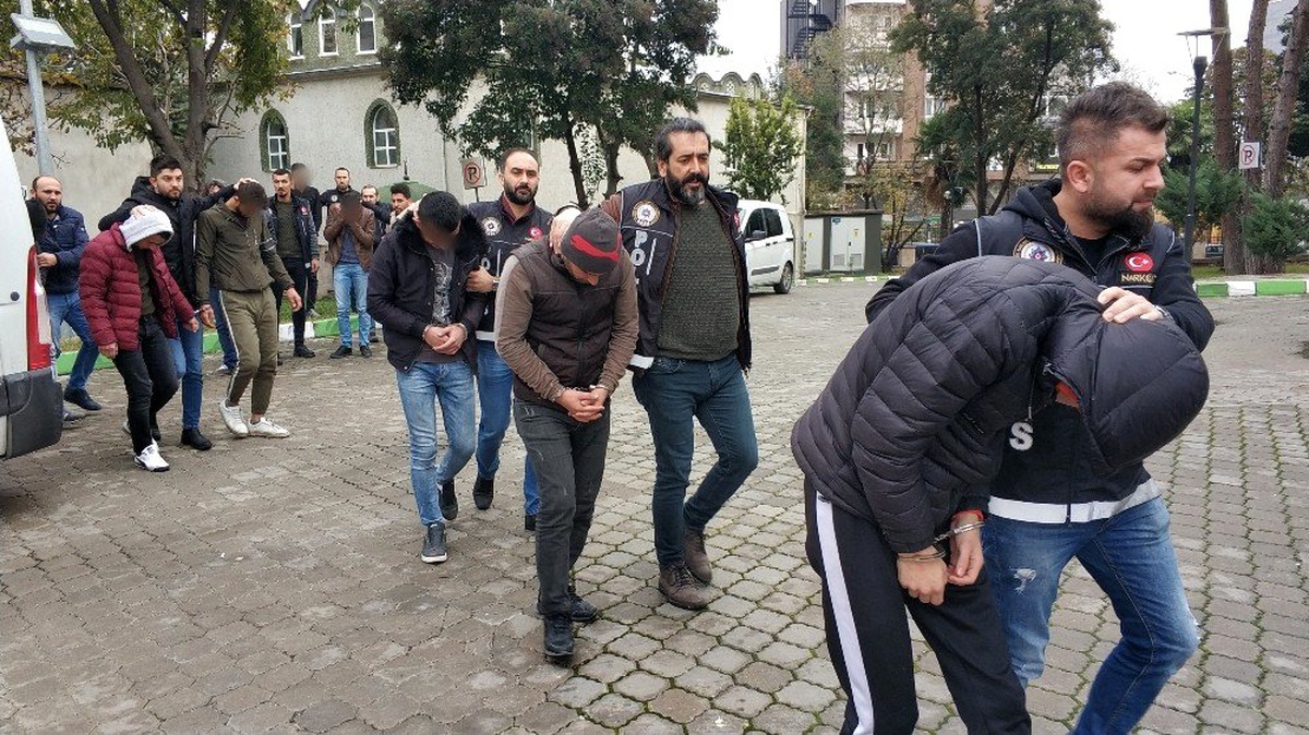 Samsun\'da uyuşturucudan gözaltına alınan 6 kişi adliyeye sevk edildi
