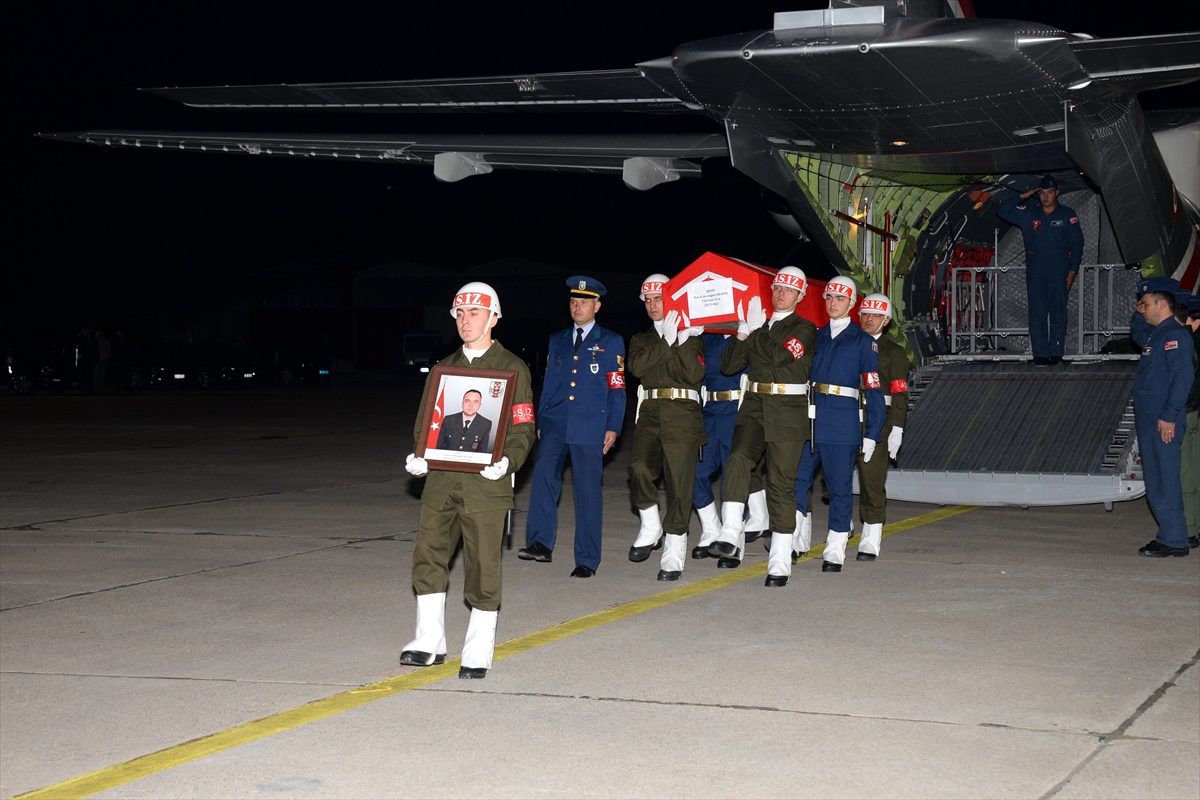 Şanlıurfa\'da şehit olan uzman çavuşun cenazesi memleketi Balıkesir\'e getirildi