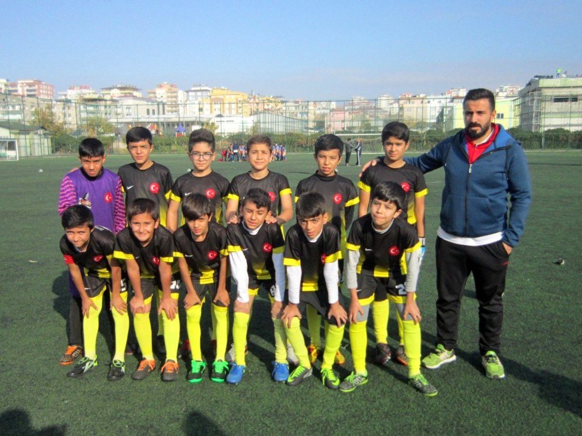 Şehitkamil\'in yeşil sahalarında geleceğin futbolcuları yetişiyor