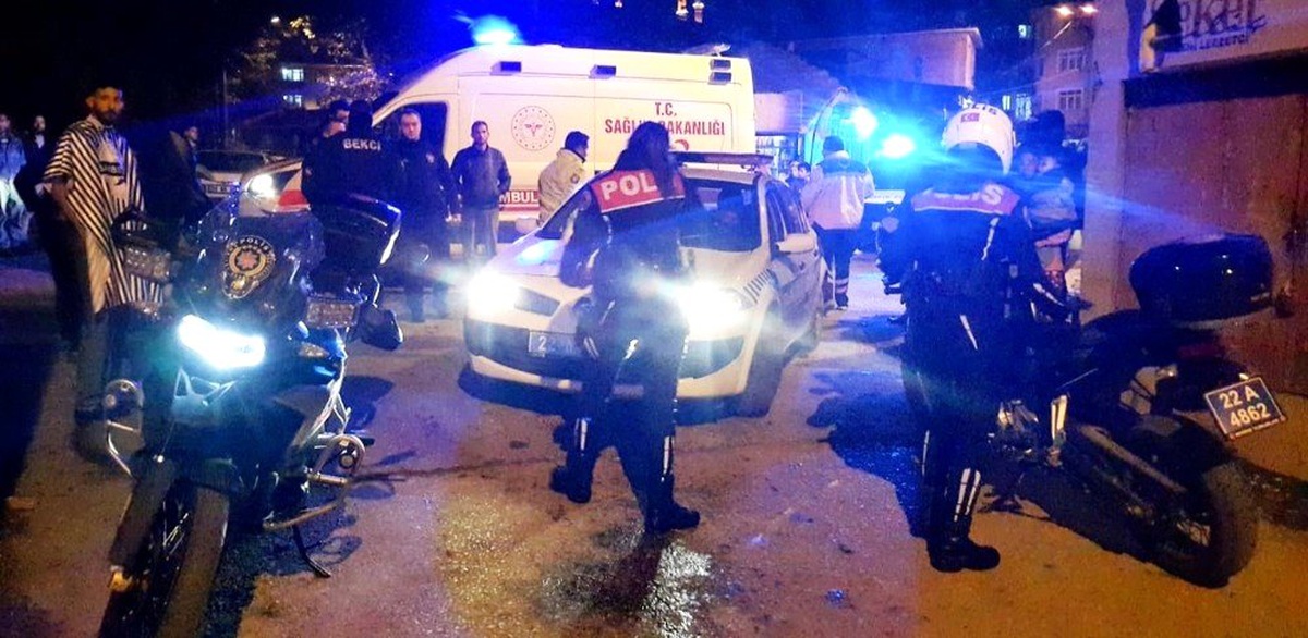Şüpheli aracı kovalayan polis motosikleti kaza yaptı: 2 polis yaralı