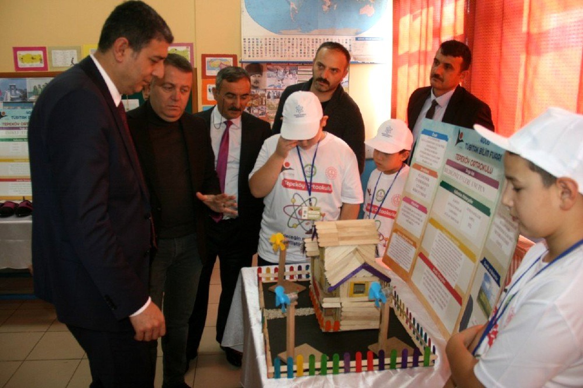 Tepeköy Ortaokulunda TÜBİTAK 4006 Bilim Fuarı ve sergisi açıldı