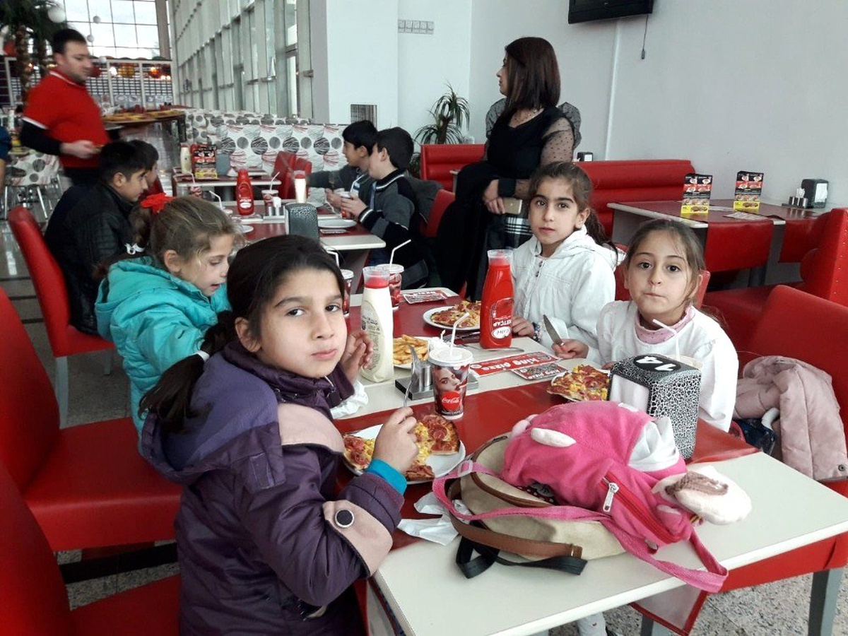 Vali Çağatay\'dan köy öğrencilerine sürpriz