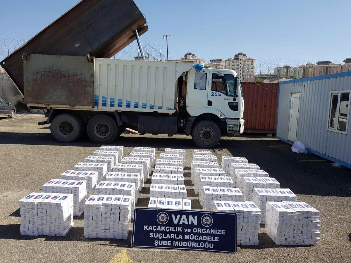 Van\'da 163 bin paket kaçak sigara ele geçirildi