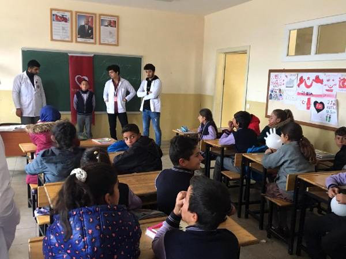 Van\'da üniversite öğrencilerinden, miniklere hijyen eğitimi
