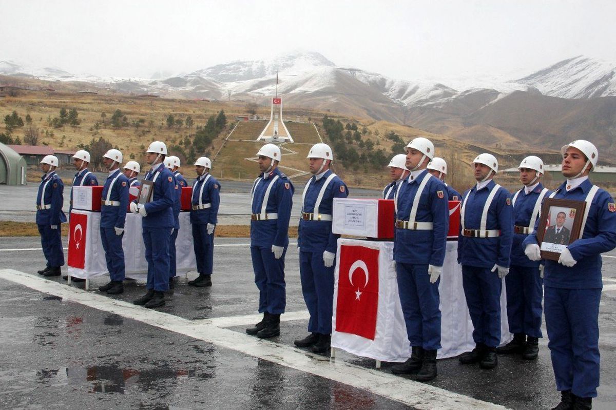 Yıldırım düşmesi sonucu şehit olan askerler törenle uğurlandı