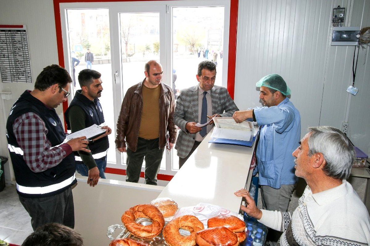 Zabıta ekipleri fırın ve okul kantinlerini denetledi