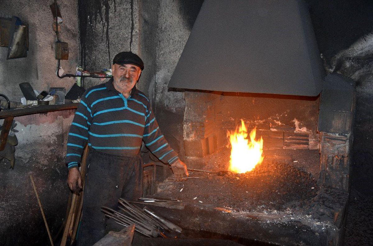 55 yıldır demire aşkla şekil veriyor