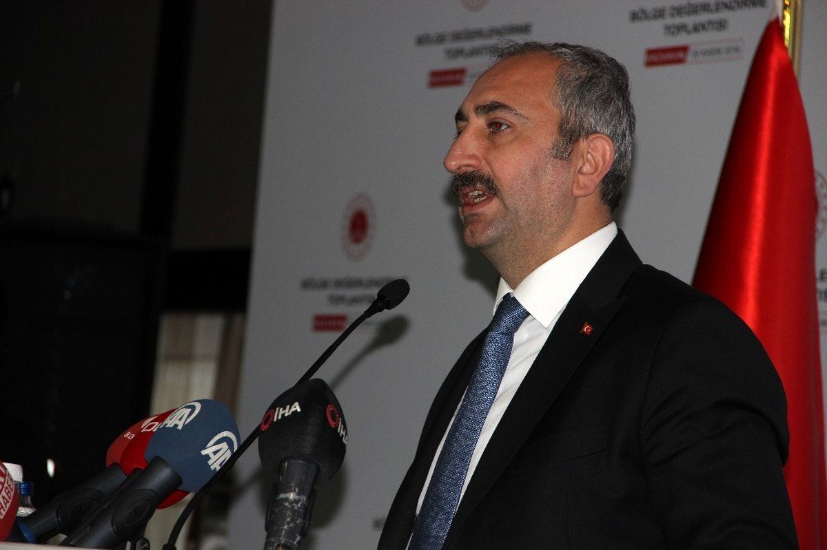 Adalet Bakanı Gül: "Birçok Hukuk Fakültesinin kapatılacağına ya da kontenjanlarını...
