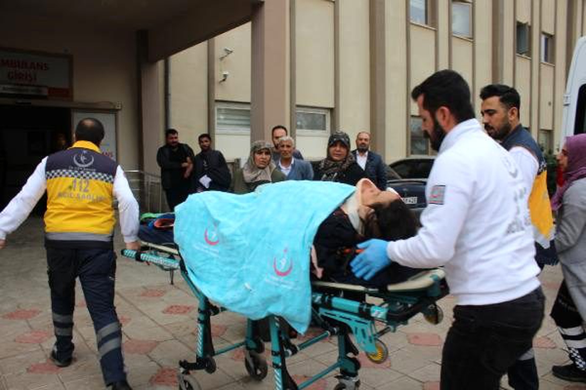 Adıyaman\'da otomobil ile kamyon çarpıştı: 7 yaralı