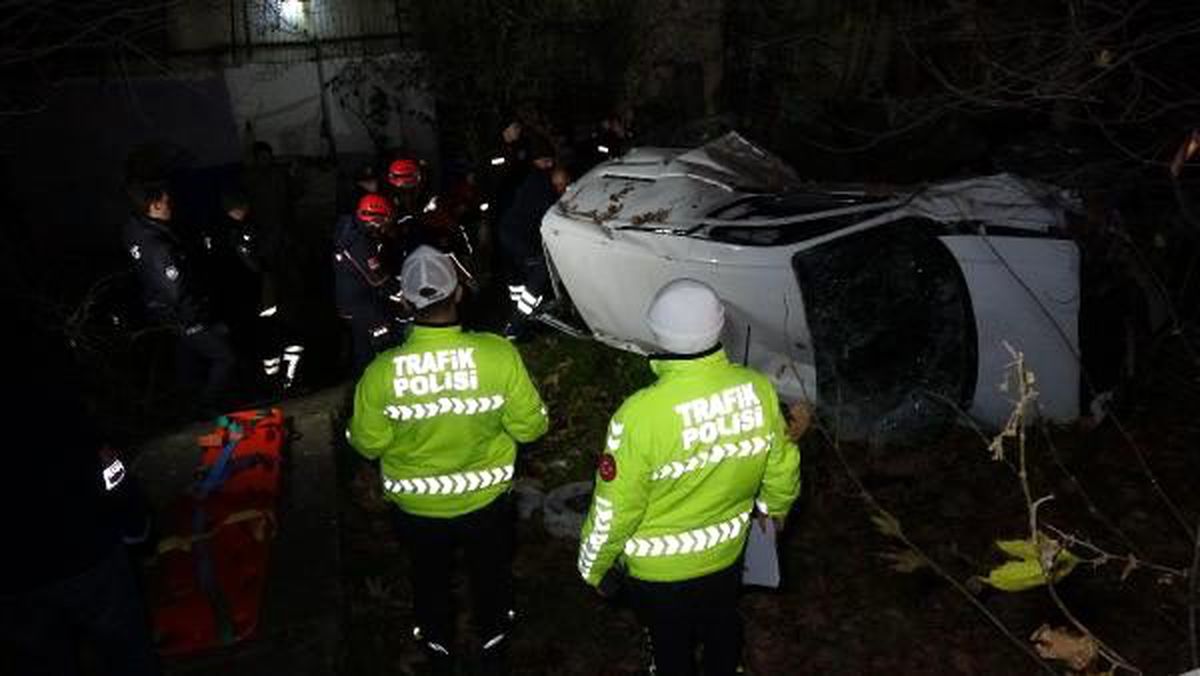 Alkollü sürücünün kullandığı kamyonet evin bahçesine uçtu: 2 yaralı