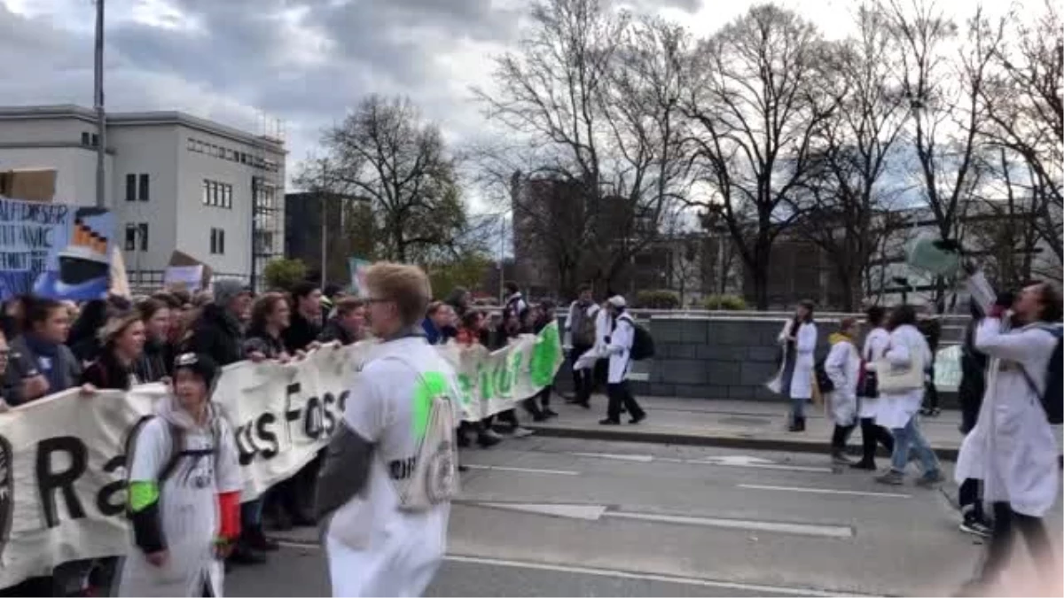 Avusturya\'da iklim değişikliği protestosu