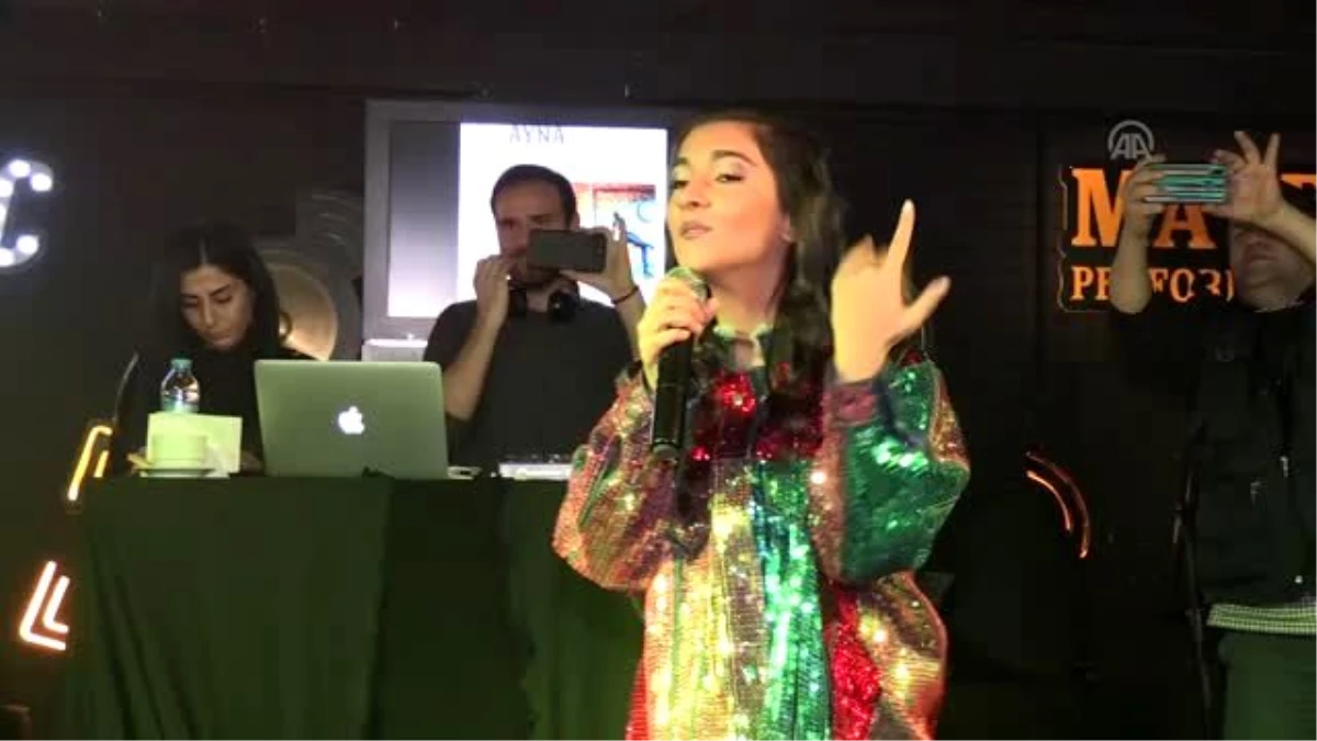 Azeri şarkıcı Afyonkarahisar\'da konser verdi
