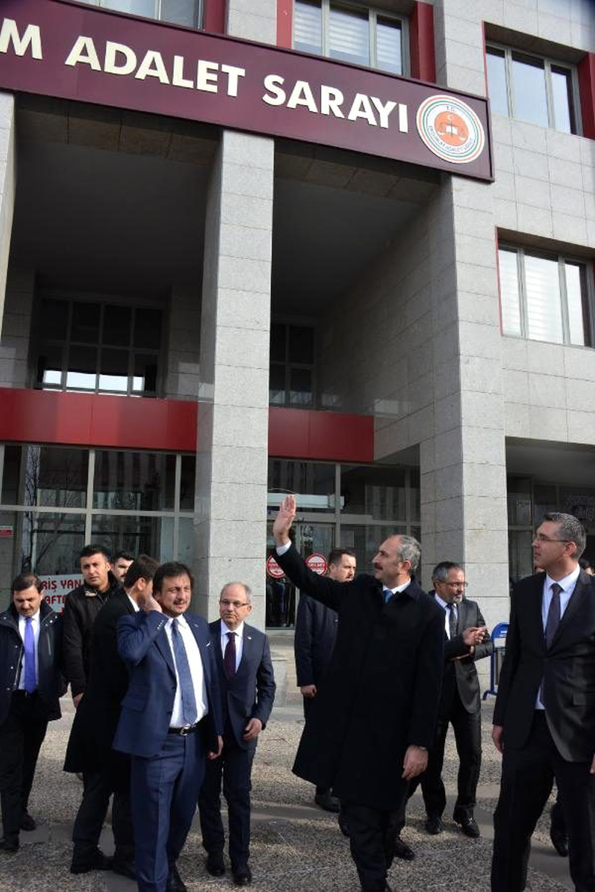Bakan Gül: O eve yazılan yazı, hepimizin evine yazılan yazıdır