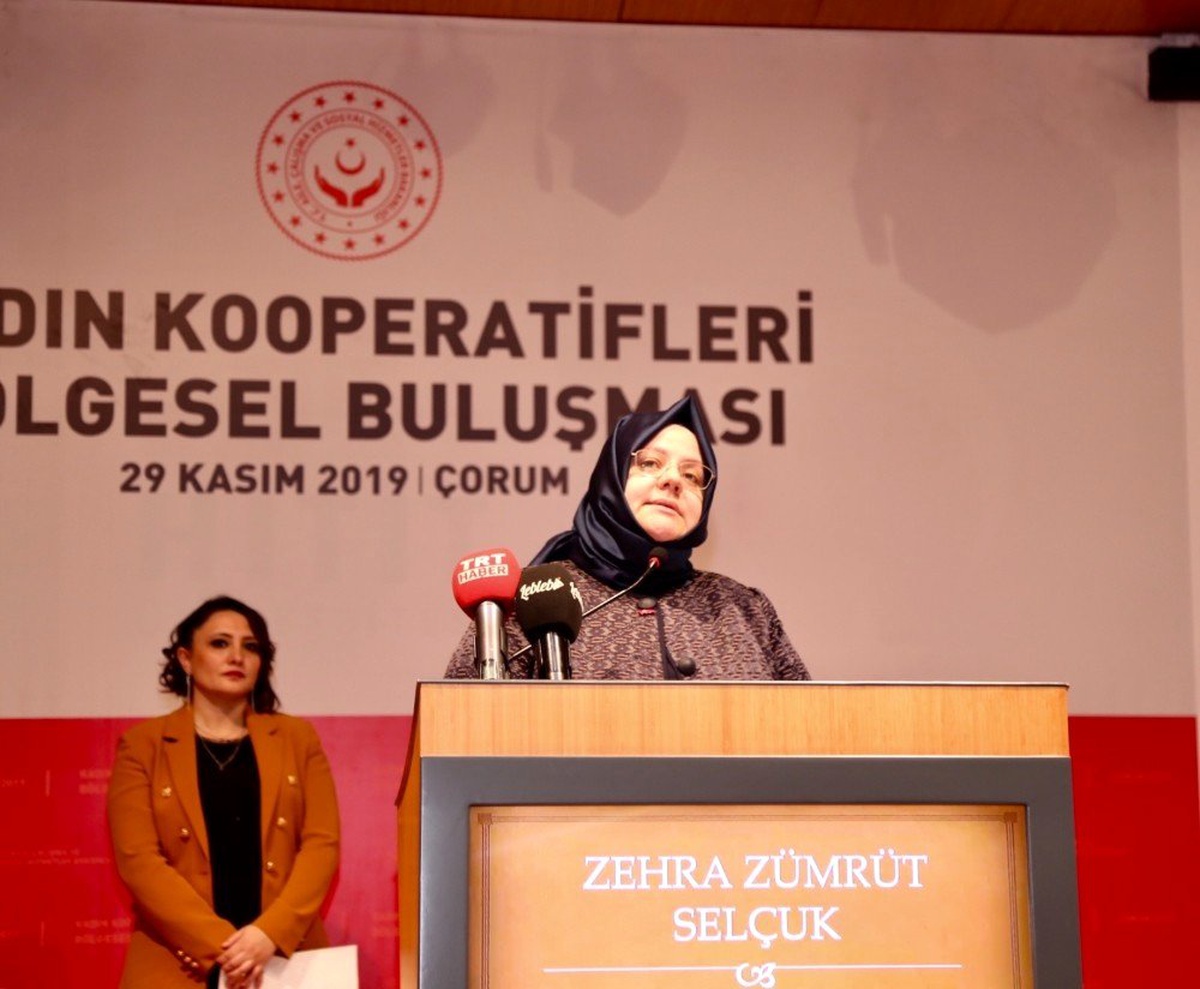 Bakan Selçuk: "Kadınlarımızın iş gücüne katılımını destekleyerek, 2023\'te ülkemizi dünyanın en iyi...