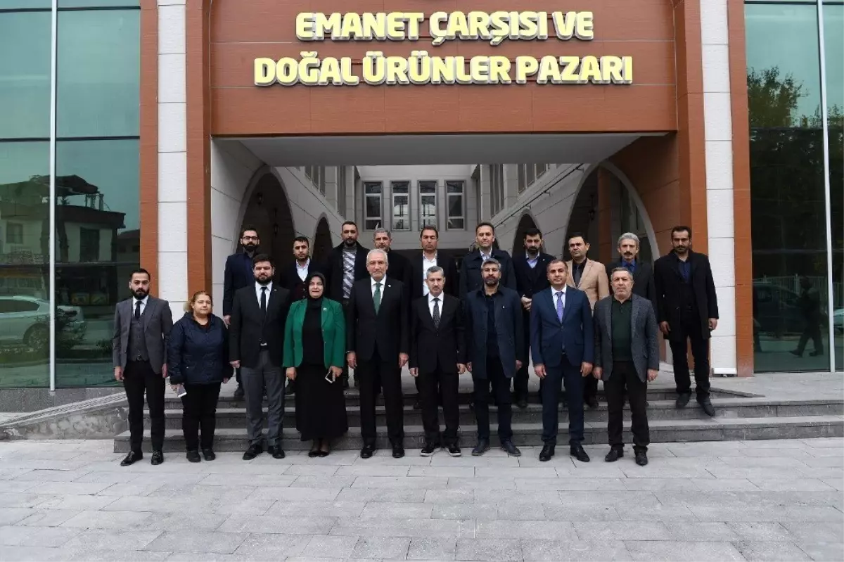 Başkan Çınar Emanet Çarşını inceledi