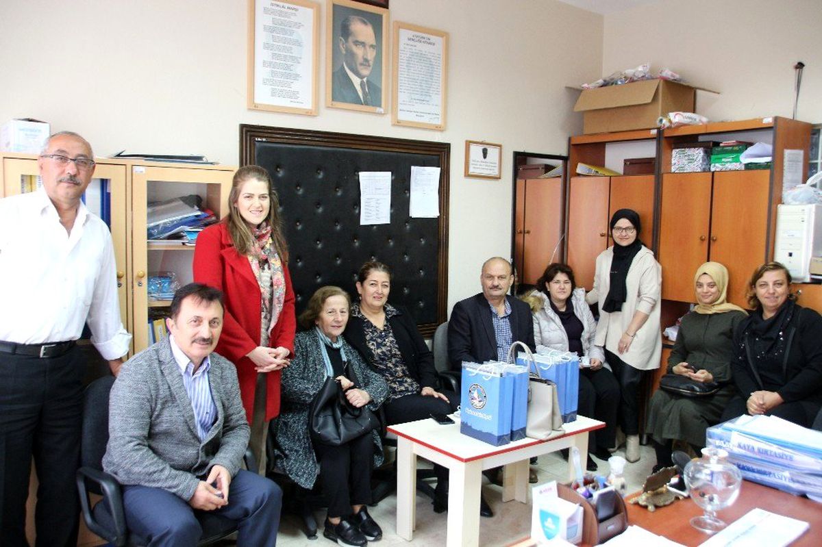 Başkan eşi Yanmaz çocukların yüzünü güldürdü