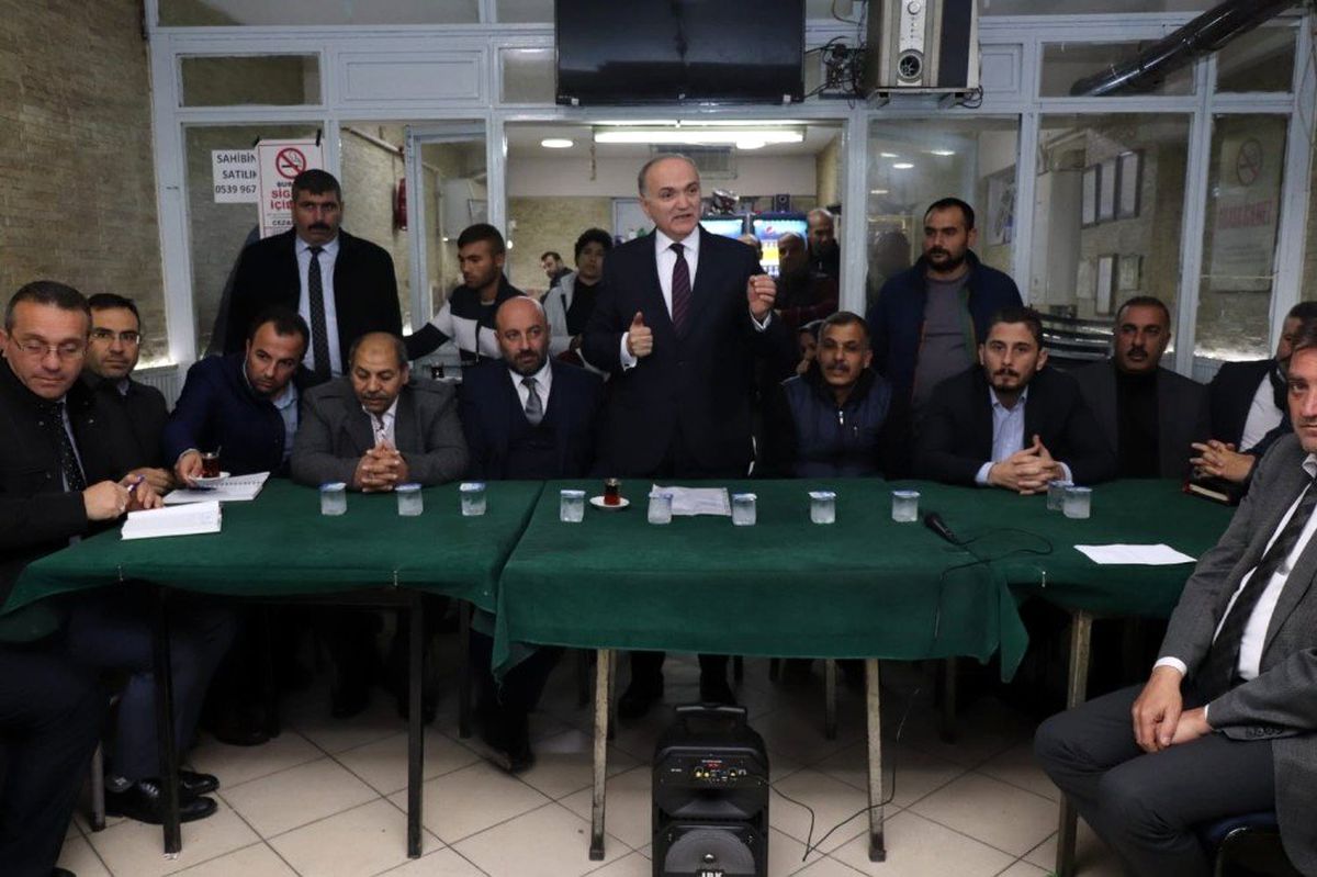 Başkan Özlü\'yü Ağa mahallesi bağrına bastı