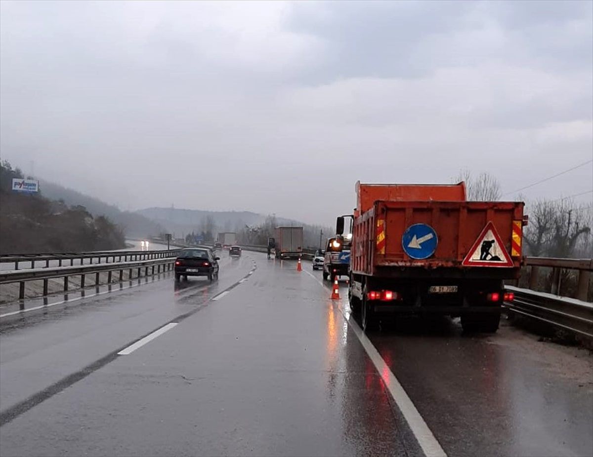 Bilecik\'teki trafik kazasında karayolları görevlisi hayatını kaybetti