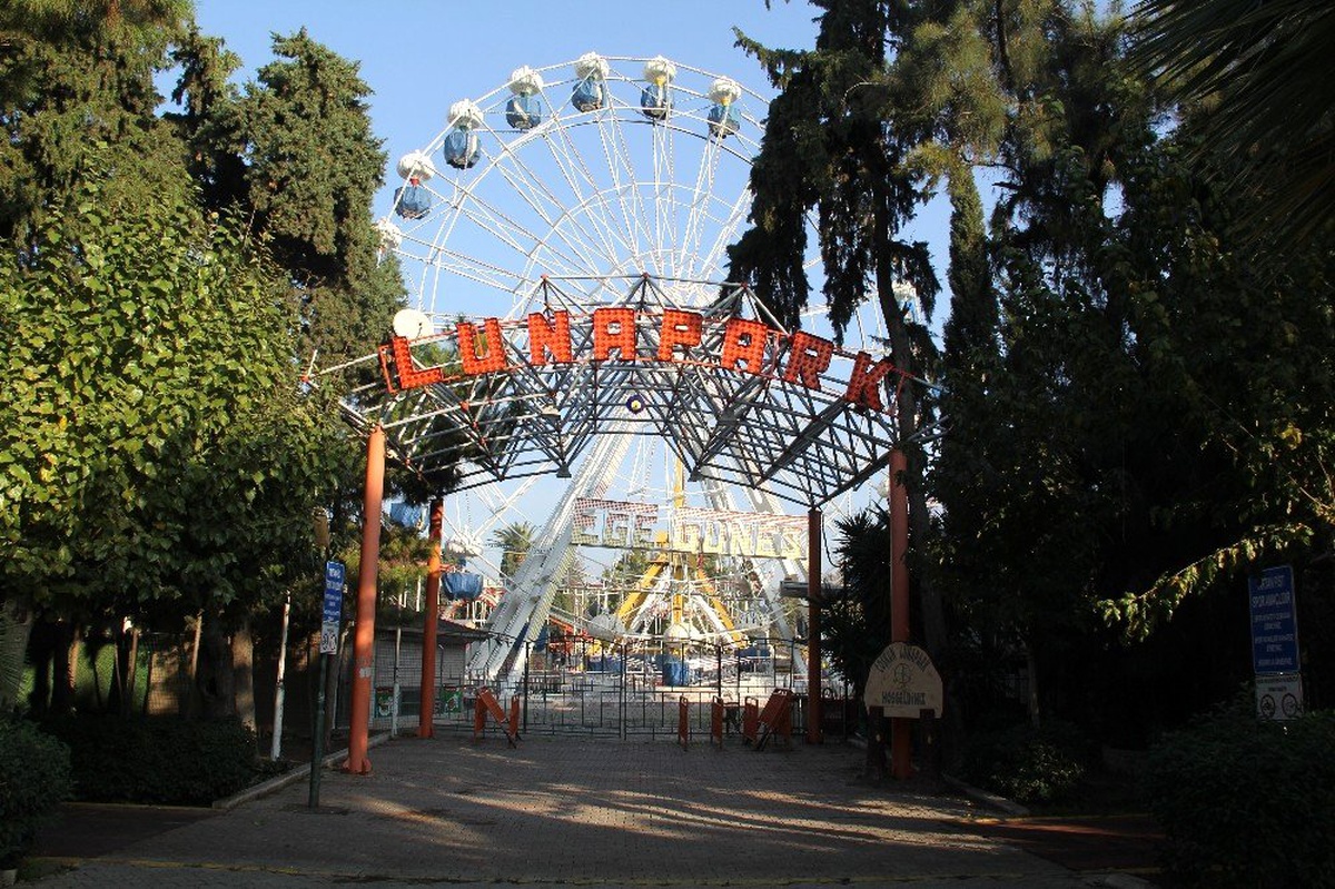 Bir dönem ünlü sanatçıların sahne aldığı Kültürpark\'ta tahliyeler sürüyor