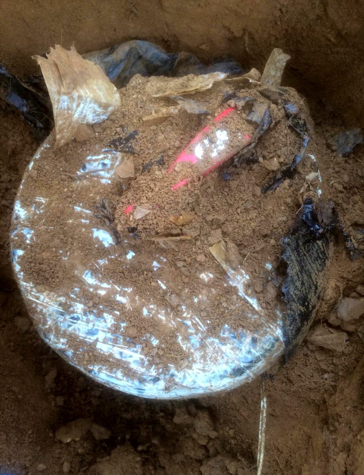 Bitlis\'te araziye gömülmüş 15 kilogram patlayıcı bulundu