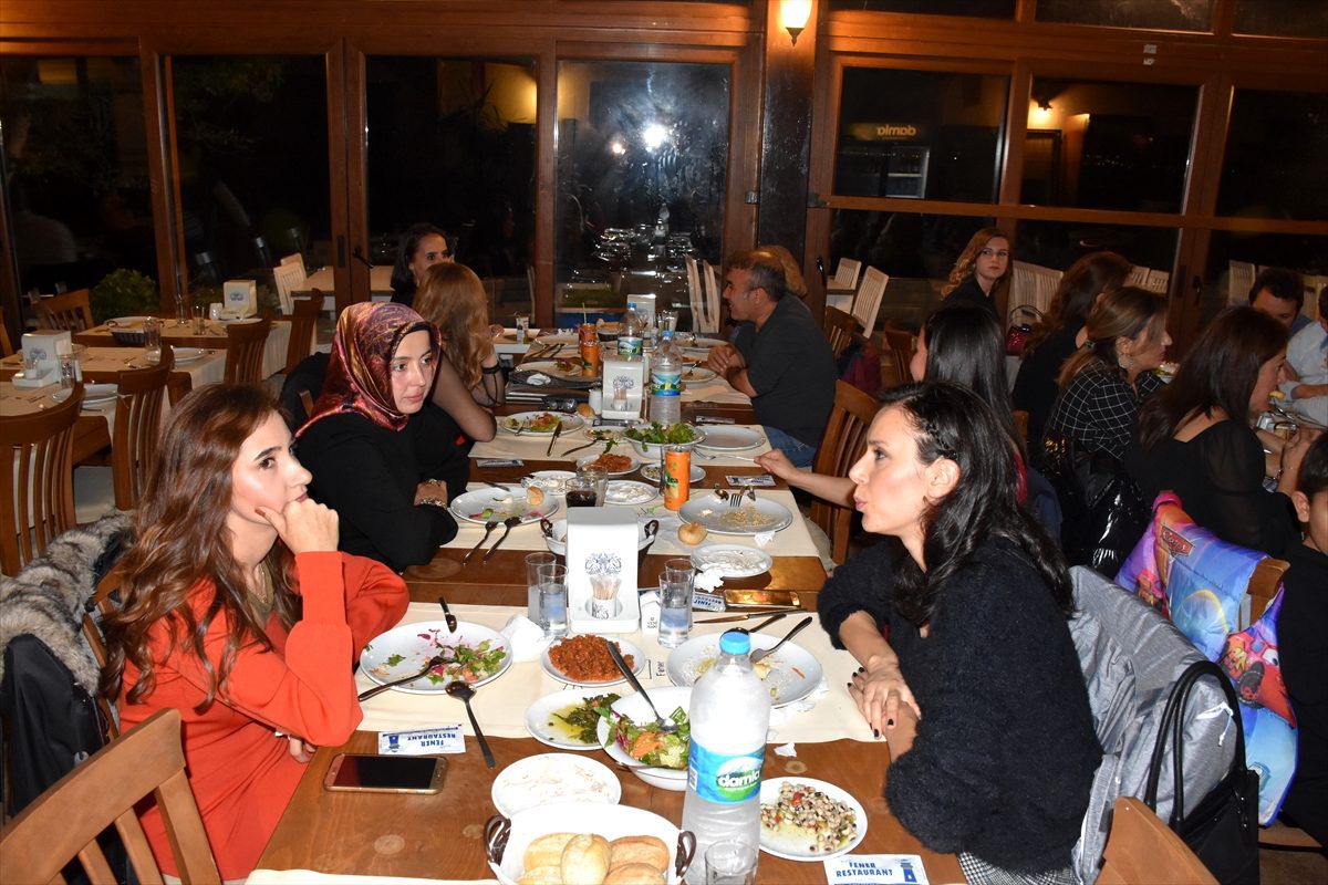 Bodrum\'da öğretmenler yemekte bir araya geldi