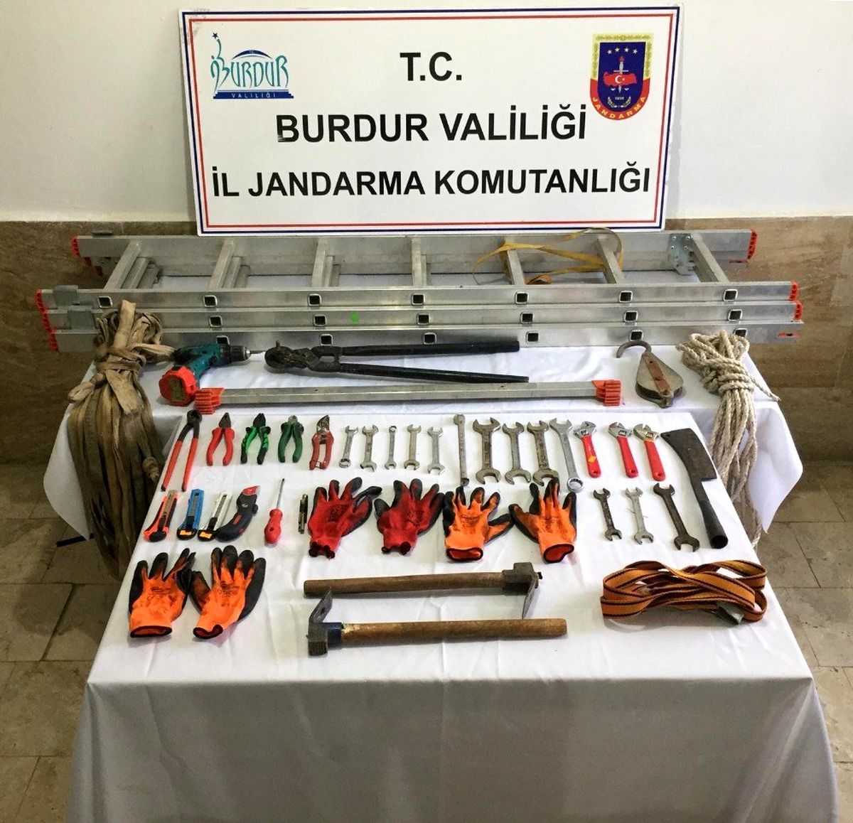 Burdur\'da kablo hırsızlığına 3 gözaltı