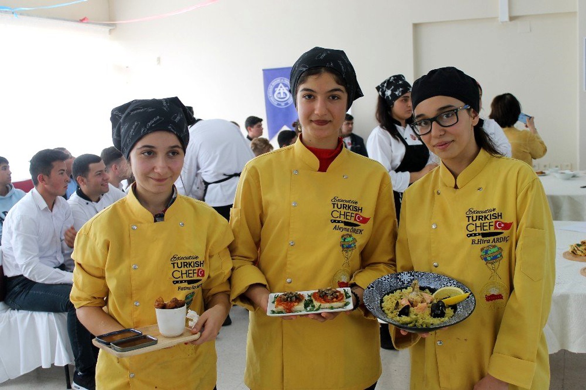 Ceyhanlı öğrenciler "Avrupa Lezzetleri"nde yarıştı