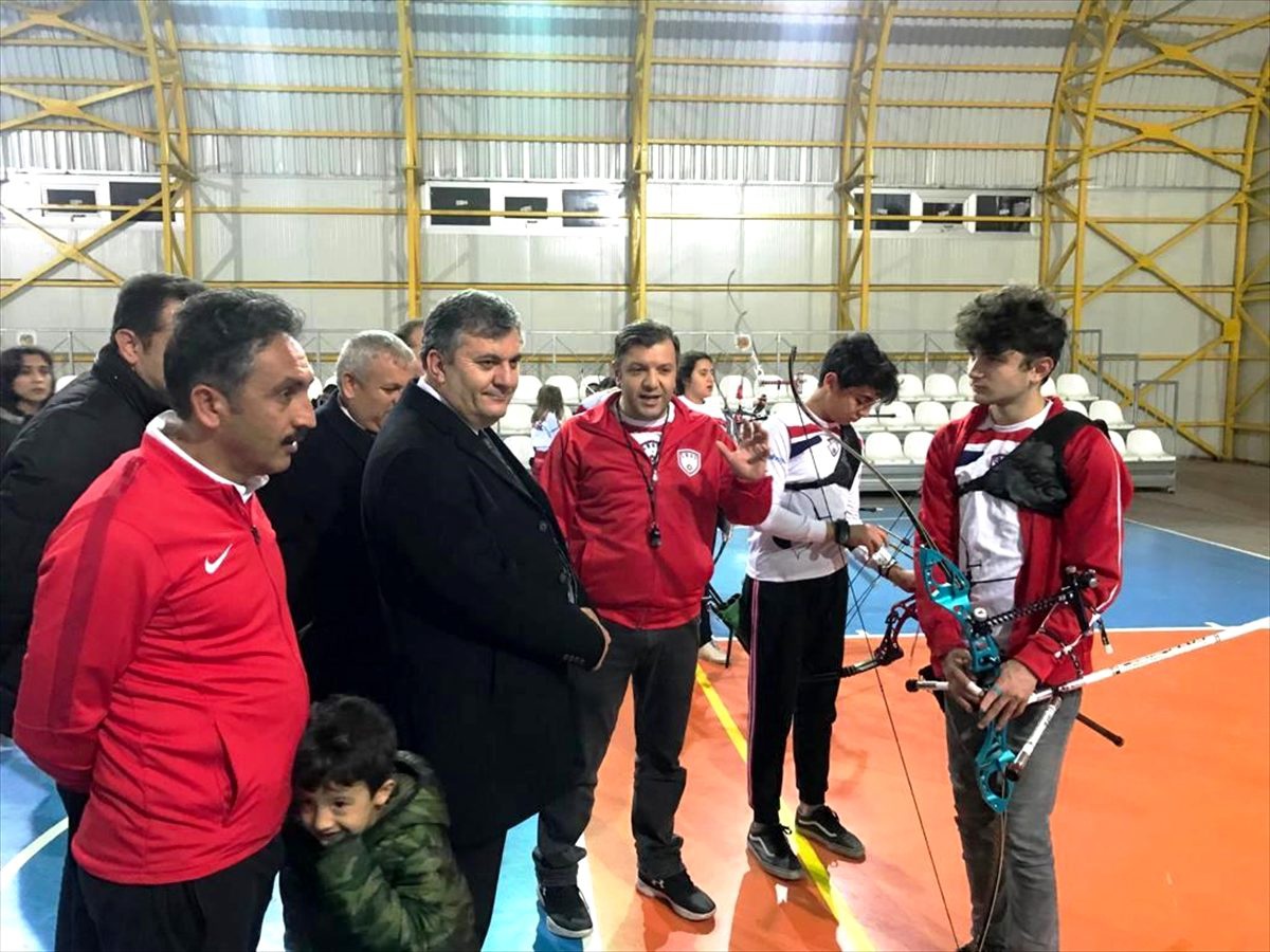 Çubuk Belediye Başkanı Demirbaş, genç sporcuları ziyaret etti