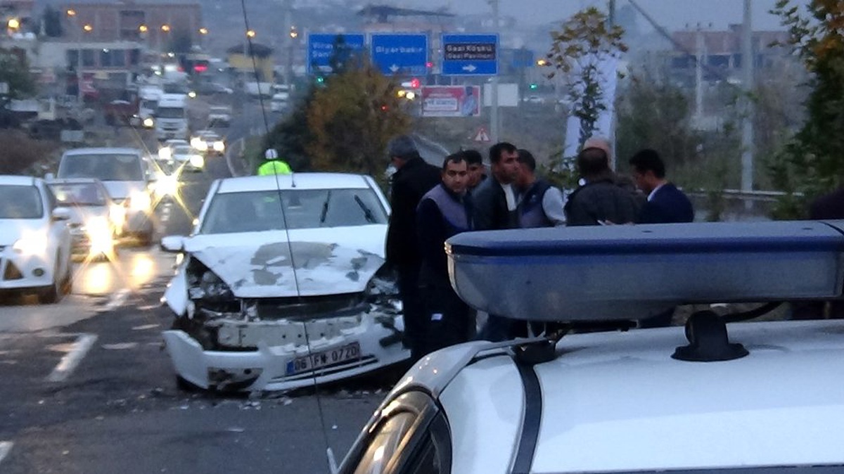 Diyarbakır\'da zincirleme trafik kazası: 4 yaralı
