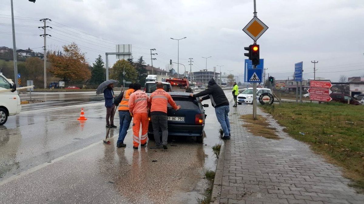 Düzce\'de yağmur kazayı beraberinde getirdi