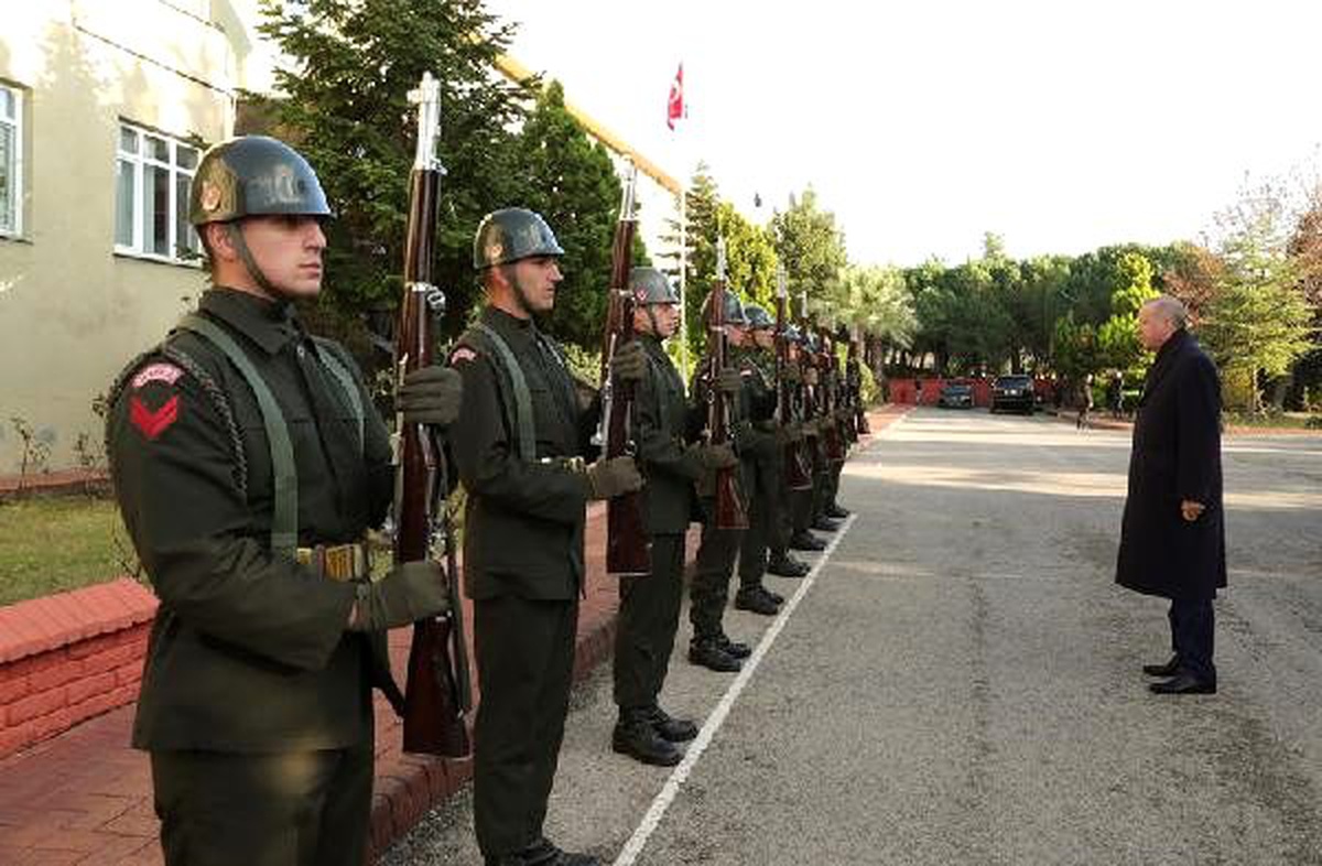 Erdoğan, İkmal, Maliye Okulu ve Eğitim Merkezi Komutanlığını ziyaret etti