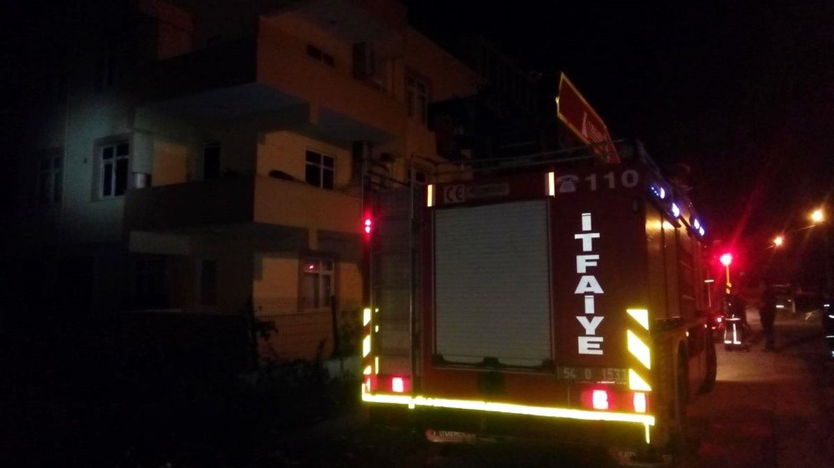 Evde çıkan yangın itfaiye ekiplerince söndürüldü
