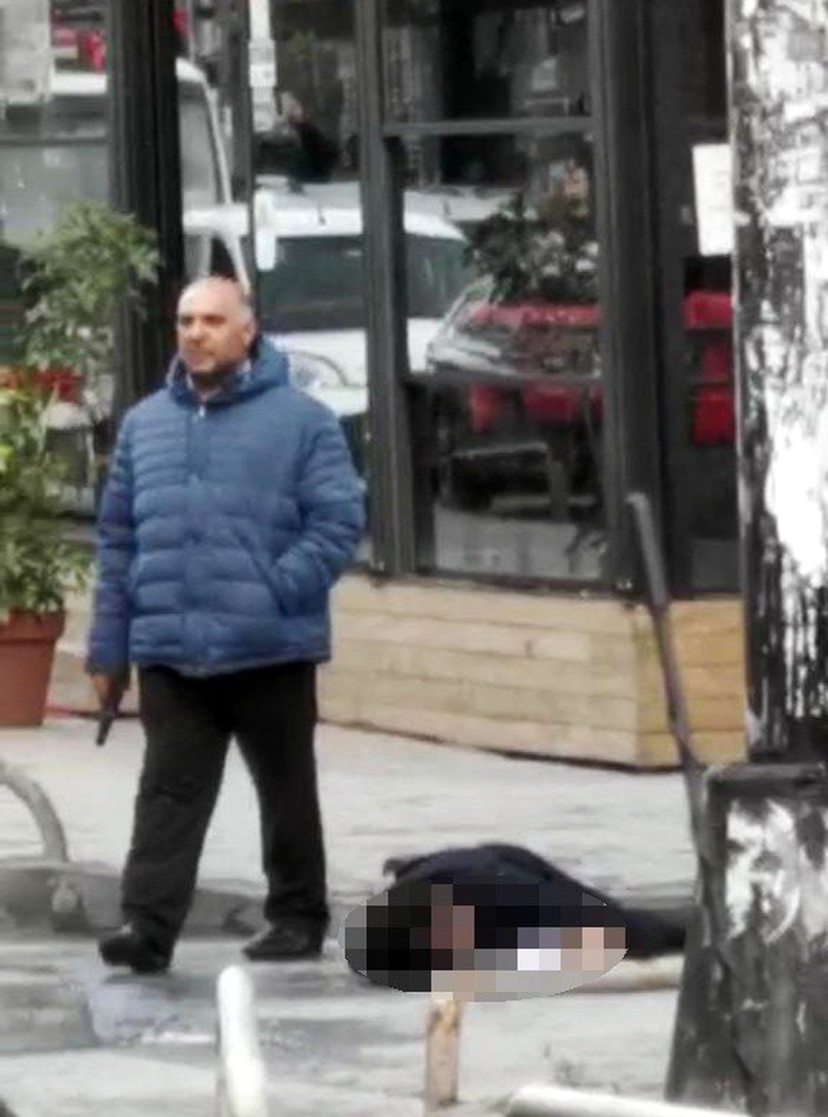 Gaziosmanpaşa\'da eniştesini sokak ortasında kurşun yağmuruna tuttu