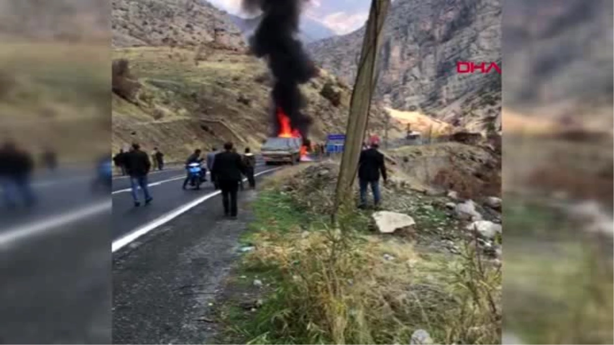 Hakkari çukurca\'da yanan tır\'a, askeri birliğe ait itfaiye aracı müdahale etti