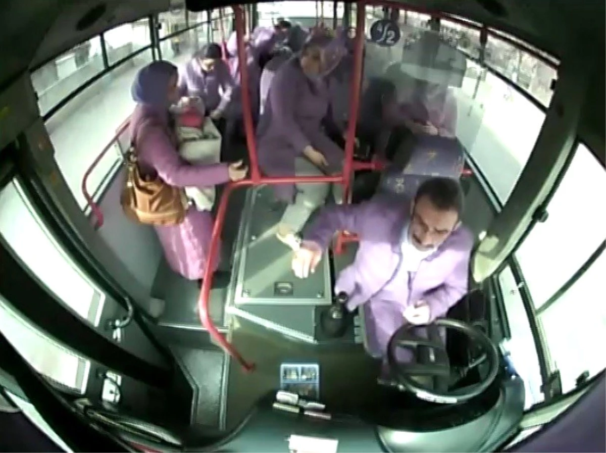 Halk otobüsü şoförü nefes alamayan bebeği hastaneye ulaştırdı
