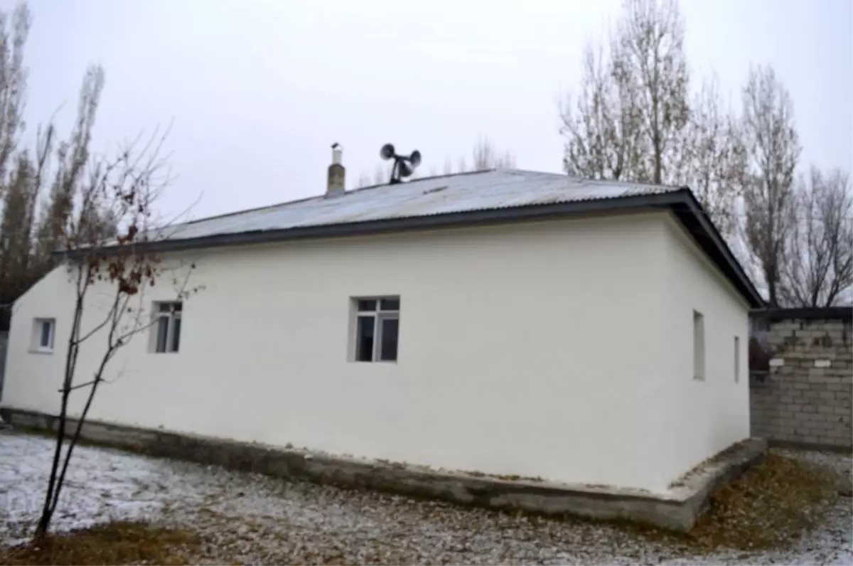 Hırsızlar camiyi soydu