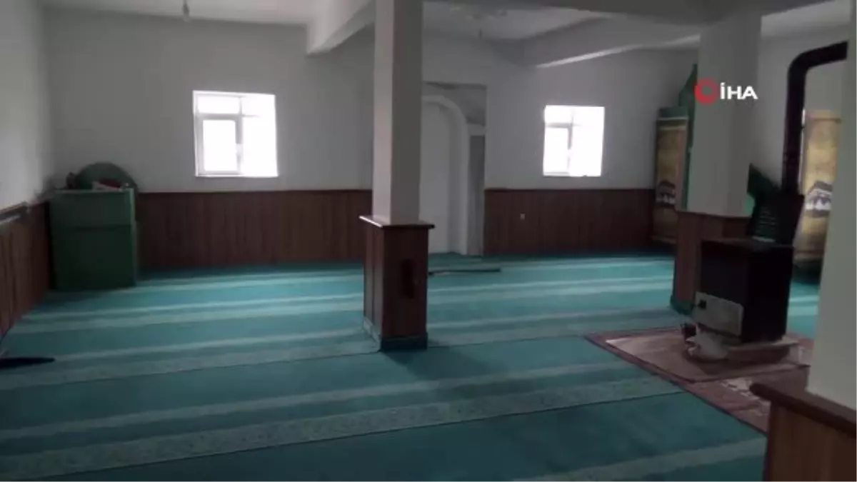 Hırsızlar camiyi soydu