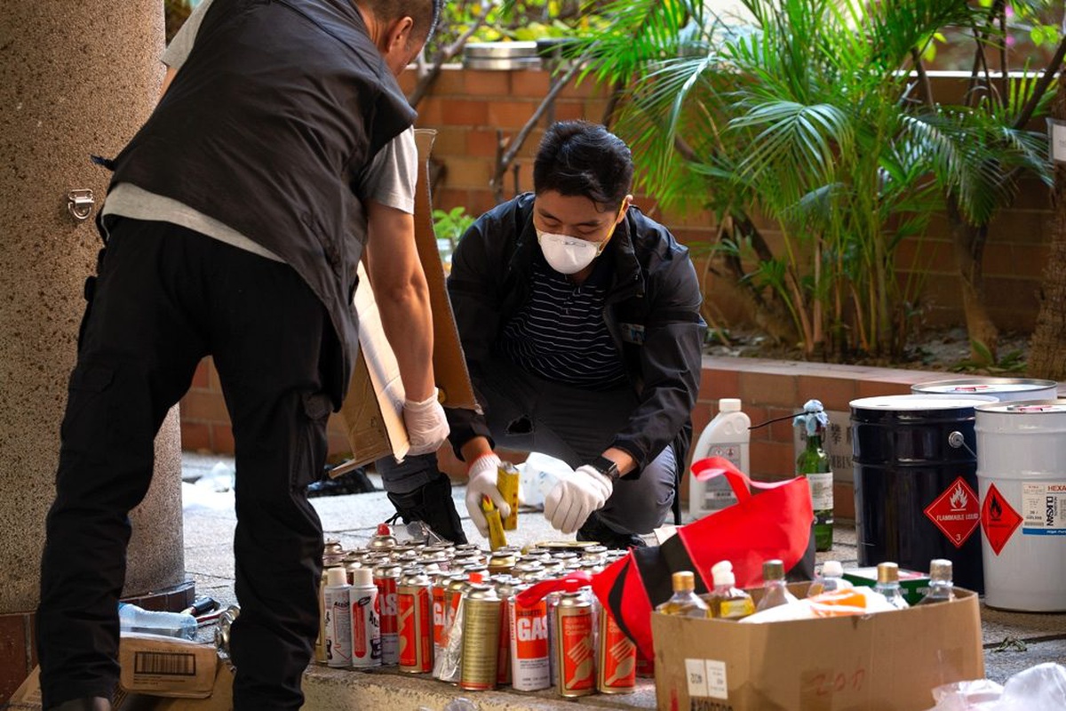 Hong Kong\'da polisin üniversite kuşatması kalktı